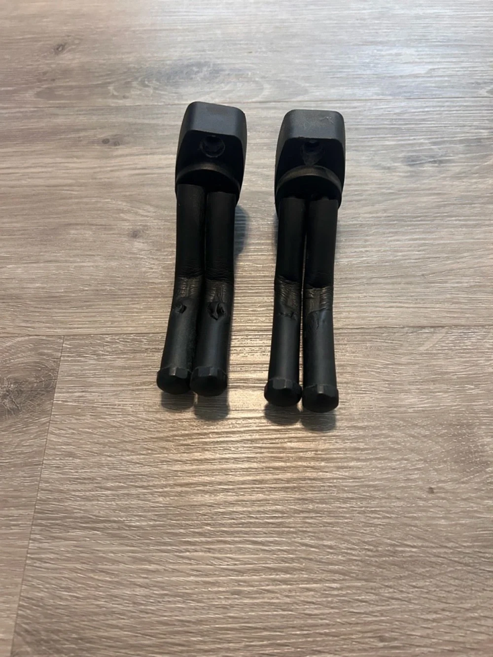 2x Guitar Wall Hangers